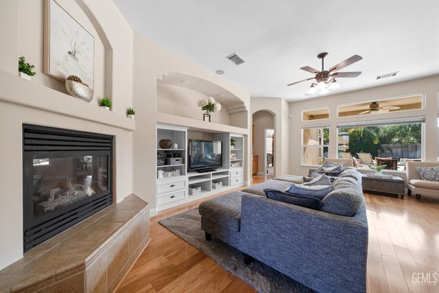 15427 Chateau Montelena Drive, Bakersfield, CA 93314