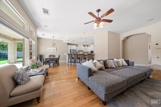 15427 Chateau Montelena Drive, Bakersfield, CA 93314