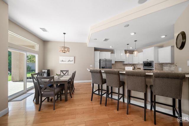 15427 Chateau Montelena Drive, Bakersfield, CA 93314