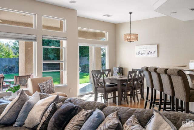 15427 Chateau Montelena Drive, Bakersfield, CA 93314