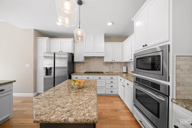 15427 Chateau Montelena Drive, Bakersfield, CA 93314