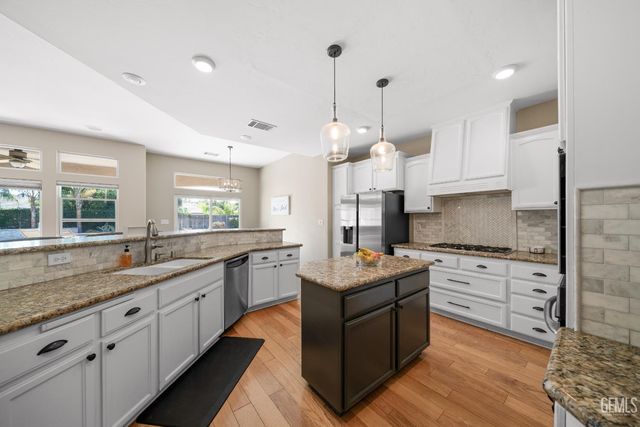 15427 Chateau Montelena Drive, Bakersfield, CA 93314