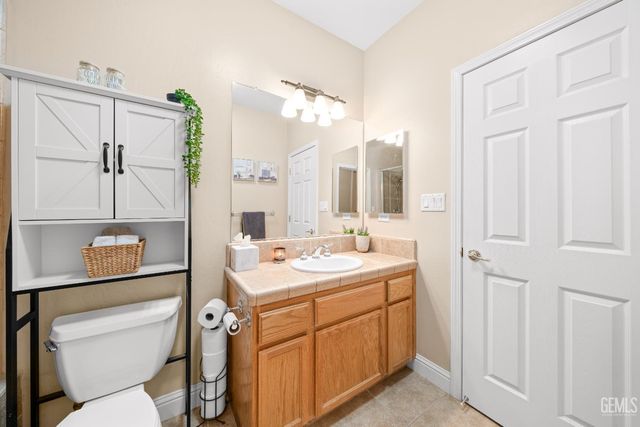 15427 Chateau Montelena Drive, Bakersfield, CA 93314