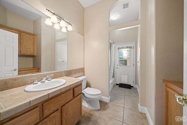 15427 Chateau Montelena Drive, Bakersfield, CA 93314