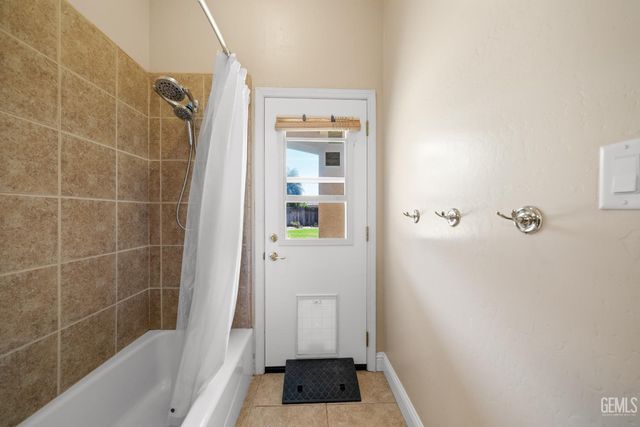 15427 Chateau Montelena Drive, Bakersfield, CA 93314