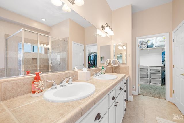 15427 Chateau Montelena Drive, Bakersfield, CA 93314