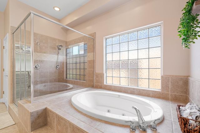 15427 Chateau Montelena Drive, Bakersfield, CA 93314