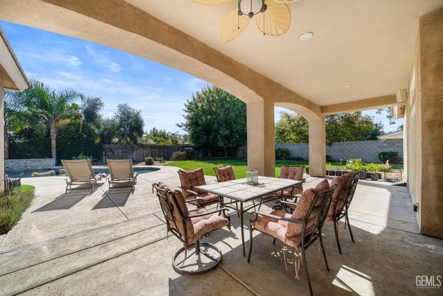 15427 Chateau Montelena Drive, Bakersfield, CA 93314