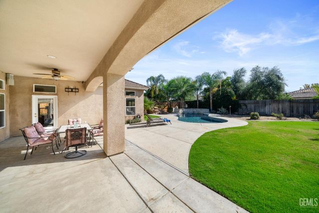 15427 Chateau Montelena Drive, Bakersfield, CA 93314