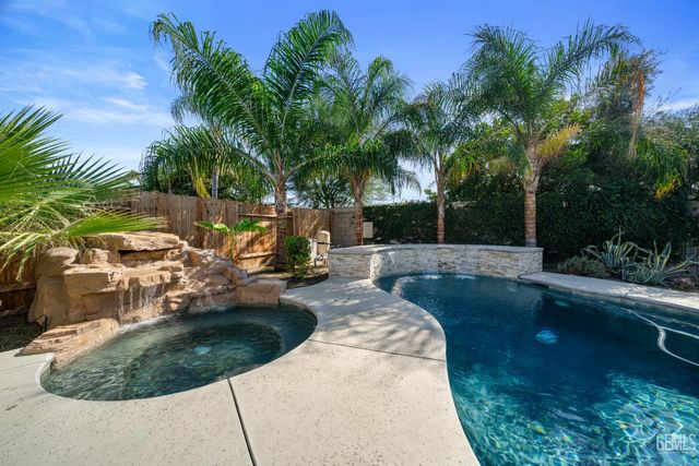 15427 Chateau Montelena Drive, Bakersfield, CA 93314