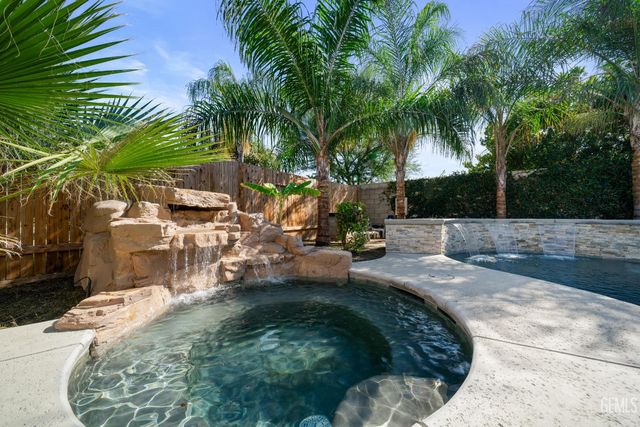 15427 Chateau Montelena Drive, Bakersfield, CA 93314