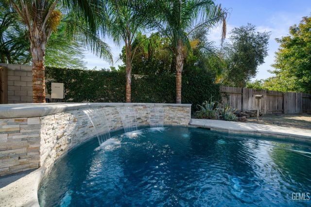 15427 Chateau Montelena Drive, Bakersfield, CA 93314