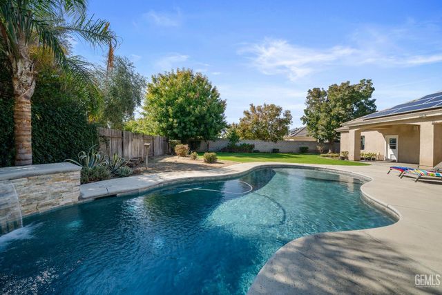 15427 Chateau Montelena Drive, Bakersfield, CA 93314