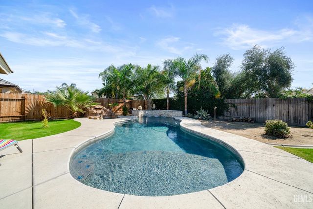 15427 Chateau Montelena Drive, Bakersfield, CA 93314