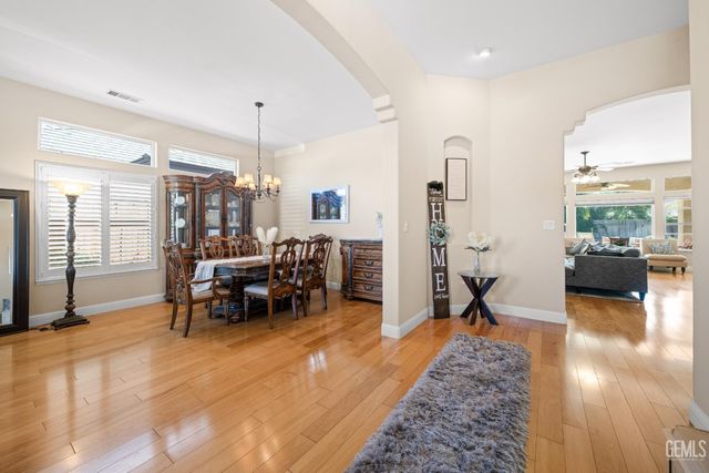 15427 Chateau Montelena Drive, Bakersfield, CA 93314