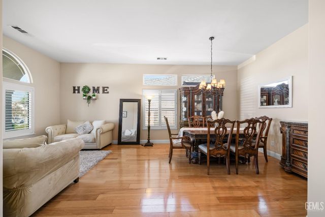 15427 Chateau Montelena Drive, Bakersfield, CA 93314