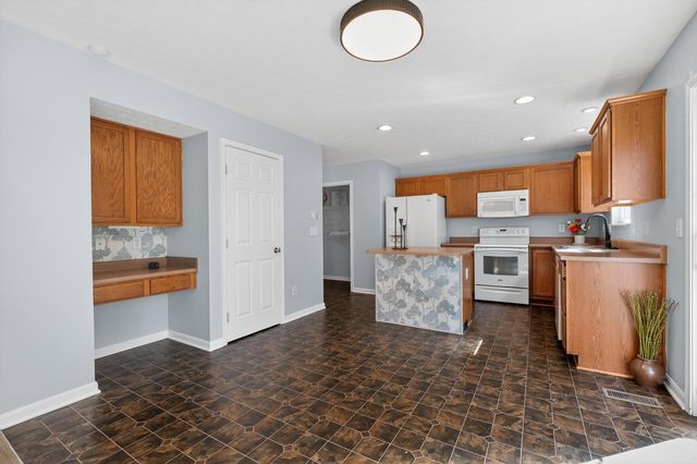 2756 Pebble Creek Way, Florence, KY 41042