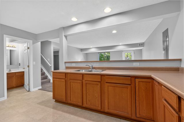 2756 Pebble Creek Way, Florence, KY 41042