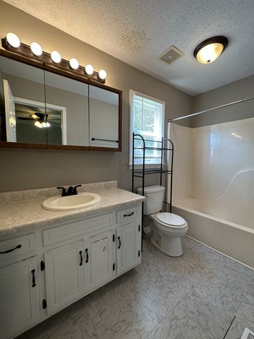 2026 Windmeade Dr, Clarksville, TN 37042