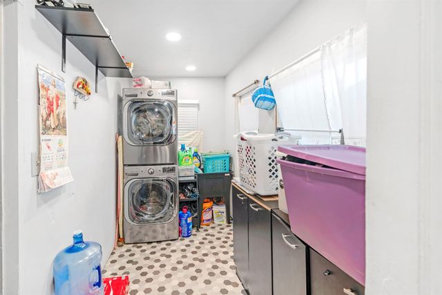 747 B St, Yuba City, CA 95991