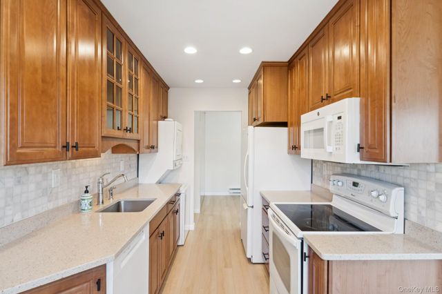 908 Drew Lane, Saint James, NY 11780