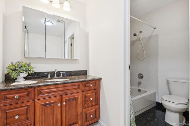 908 Drew Lane, Saint James, NY 11780