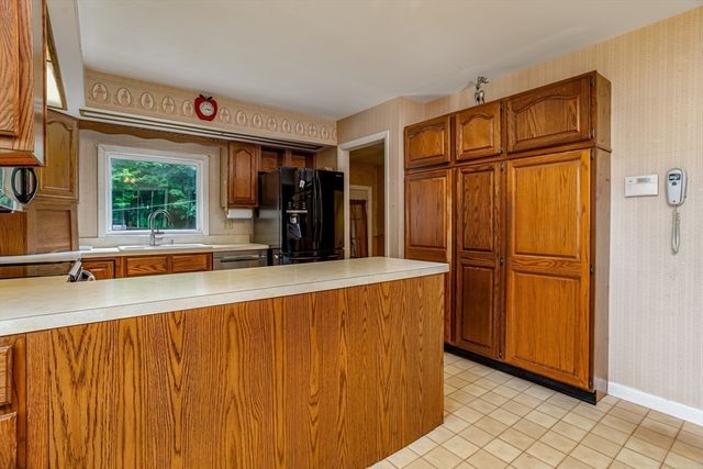 372 Franklin Rd, Fitchburg, MA 01420