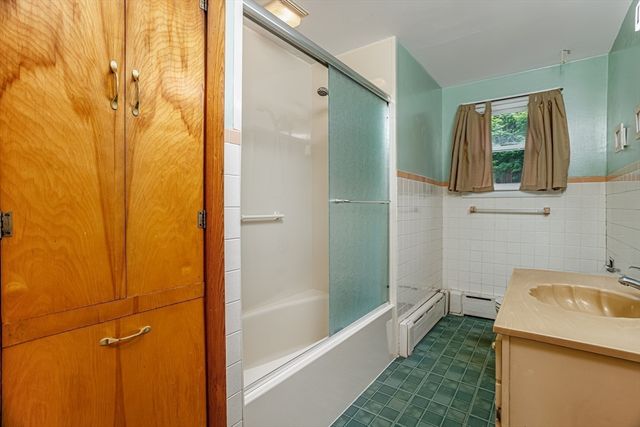 372 Franklin Rd, Fitchburg, MA 01420