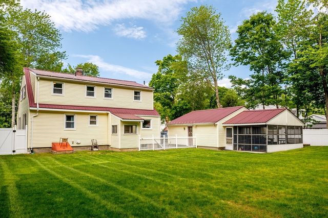 372 Franklin Rd, Fitchburg, MA 01420