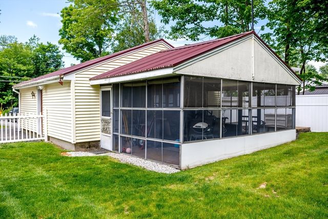 372 Franklin Rd, Fitchburg, MA 01420