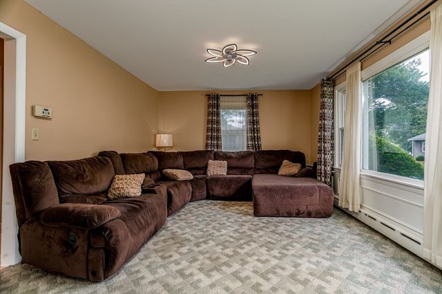 372 Franklin Rd, Fitchburg, MA 01420