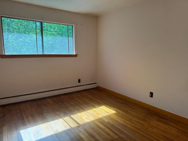 16 Buckingham Rd, Norwood, MA 02062
