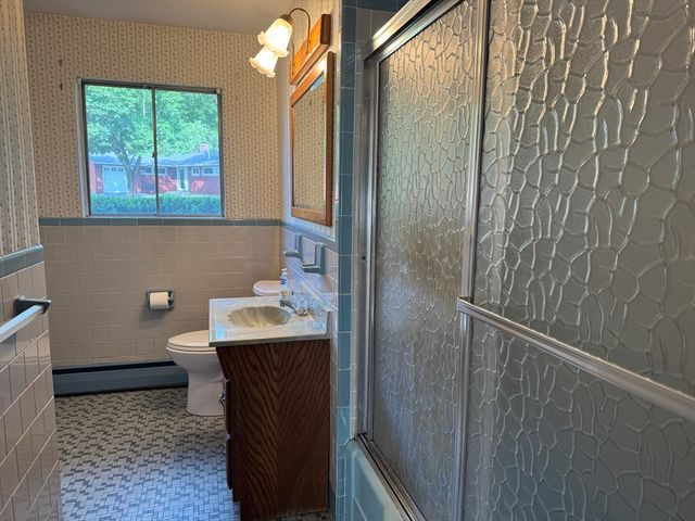 16 Buckingham Rd, Norwood, MA 02062