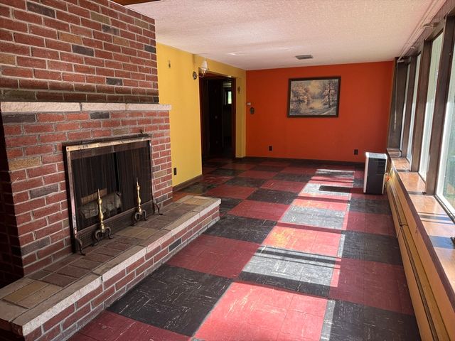 16 Buckingham Rd, Norwood, MA 02062