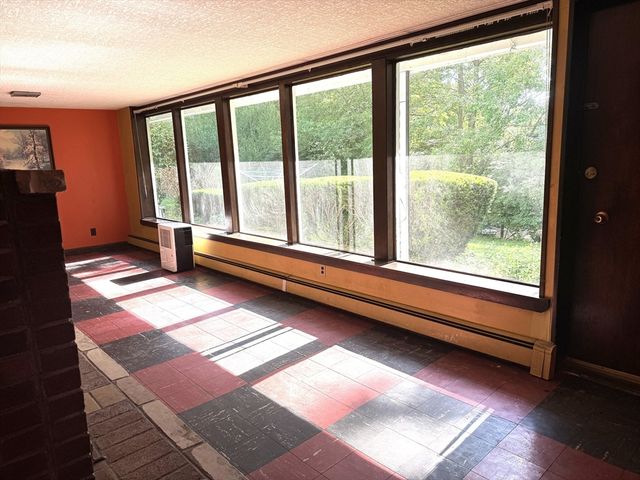 16 Buckingham Rd, Norwood, MA 02062