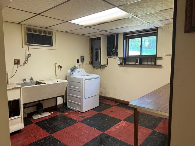16 Buckingham Rd, Norwood, MA 02062