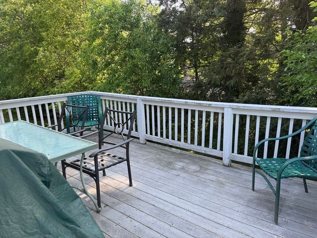 16 Buckingham Rd, Norwood, MA 02062