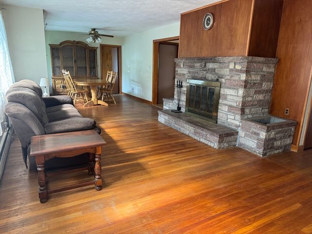 16 Buckingham Rd, Norwood, MA 02062