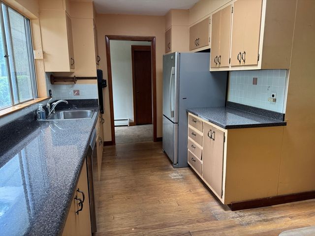 16 Buckingham Rd, Norwood, MA 02062