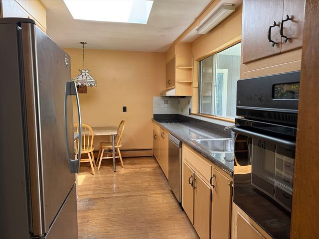 16 Buckingham Rd, Norwood, MA 02062