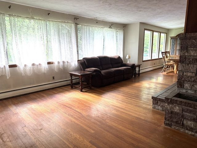 16 Buckingham Rd, Norwood, MA 02062