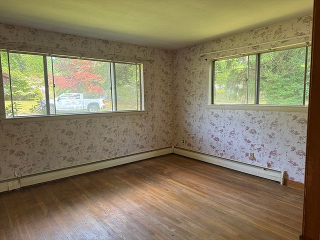 16 Buckingham Rd, Norwood, MA 02062