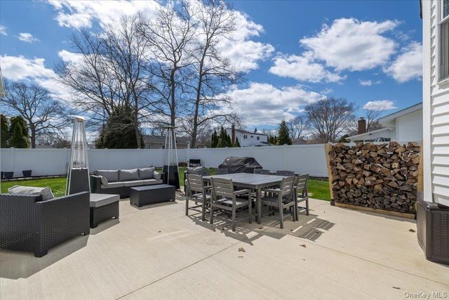 16 Loughlin Drive, Shirley, NY 11967