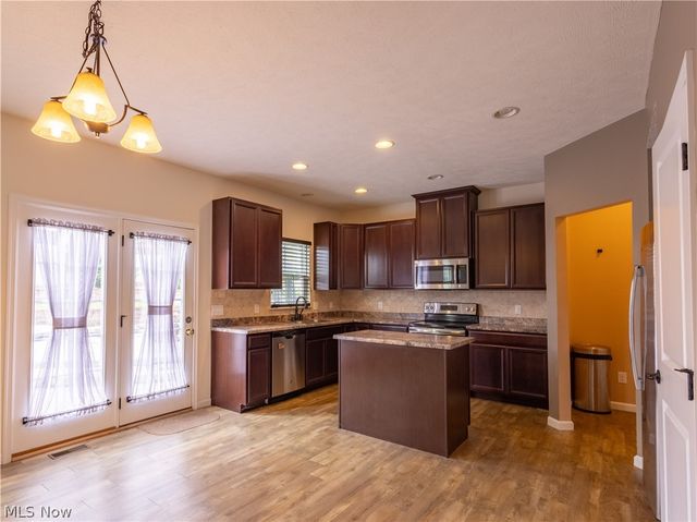 6212 Hadleigh Avenue SW, Massillon, OH 44646