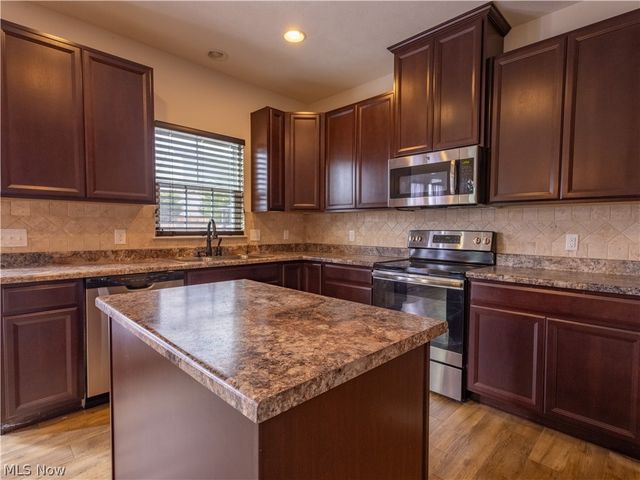 6212 Hadleigh Avenue SW, Massillon, OH 44646