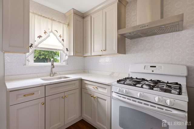 301 Central Avenue, Metuchen, NJ 08840