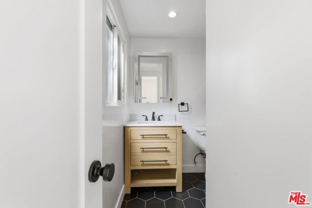 11671 Chandler Boulevard, Valley Village, CA 91601