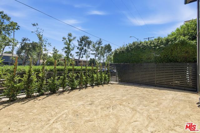 11671 Chandler Boulevard, Valley Village, CA 91601