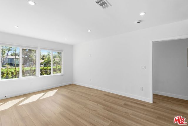 11671 Chandler Boulevard, Valley Village, CA 91601