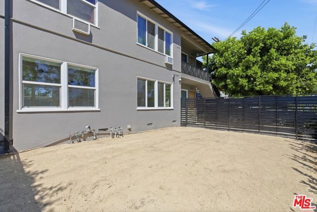 11671 Chandler Boulevard, Valley Village, CA 91601